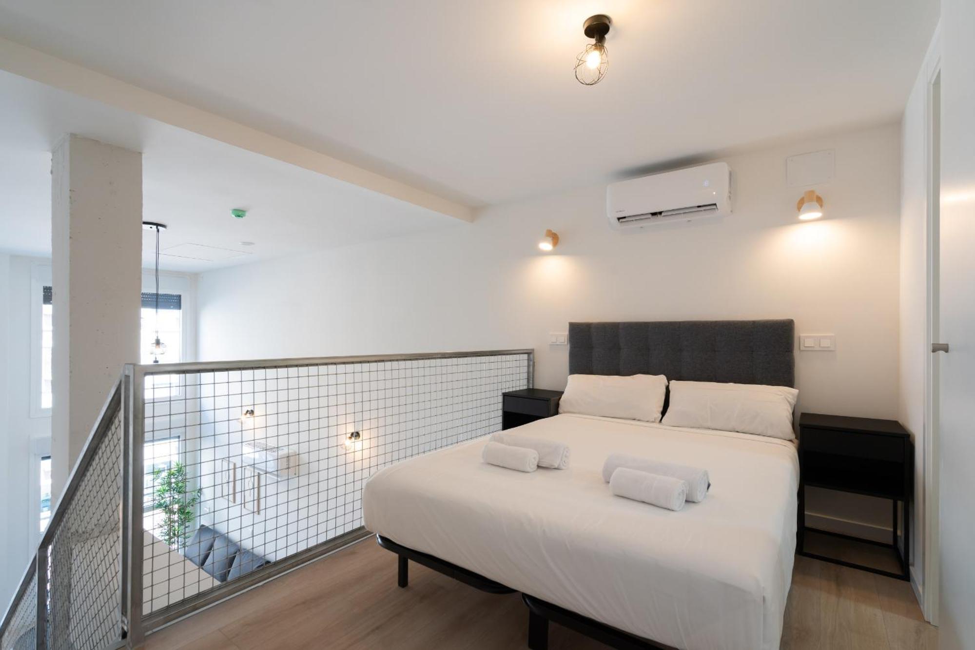 Loft Reformado Industrial Con Garaje Alquiler Temporal Appartement Madrid Buitenkant foto