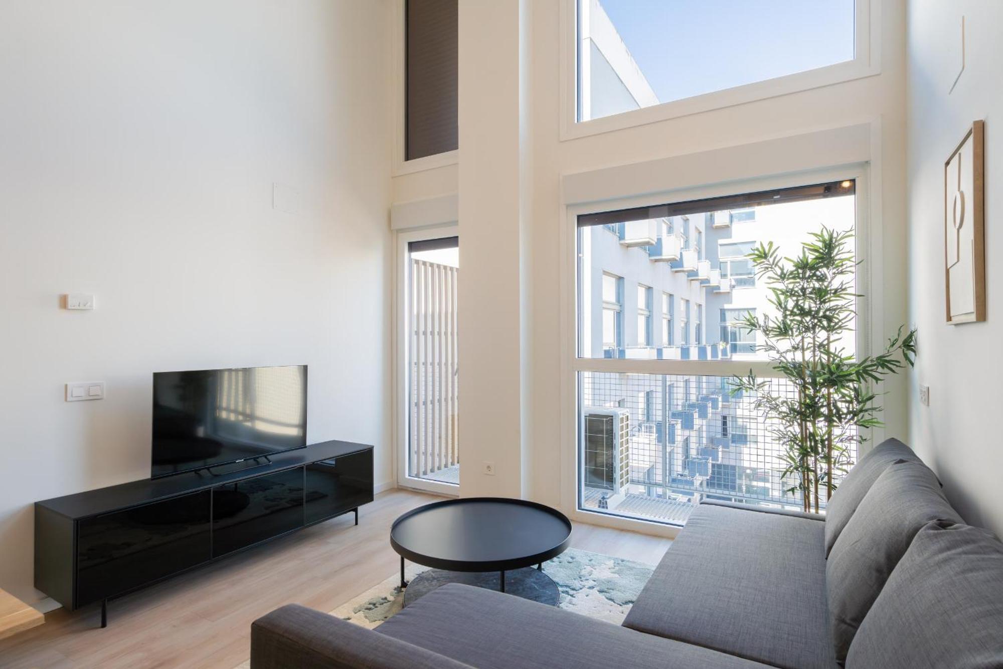 Loft Reformado Industrial Con Garaje Alquiler Temporal Appartement Madrid Buitenkant foto