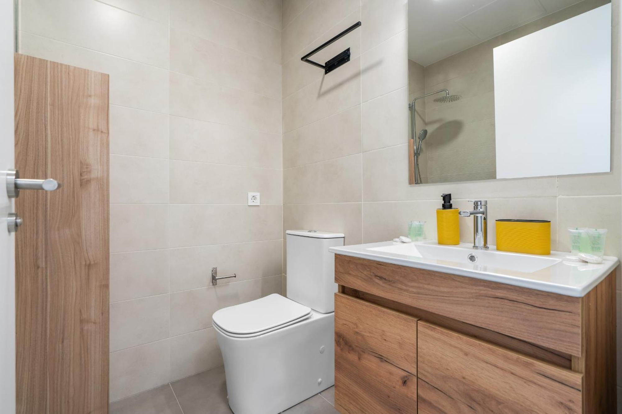 Loft Reformado Industrial Con Garaje Alquiler Temporal Appartement Madrid Buitenkant foto
