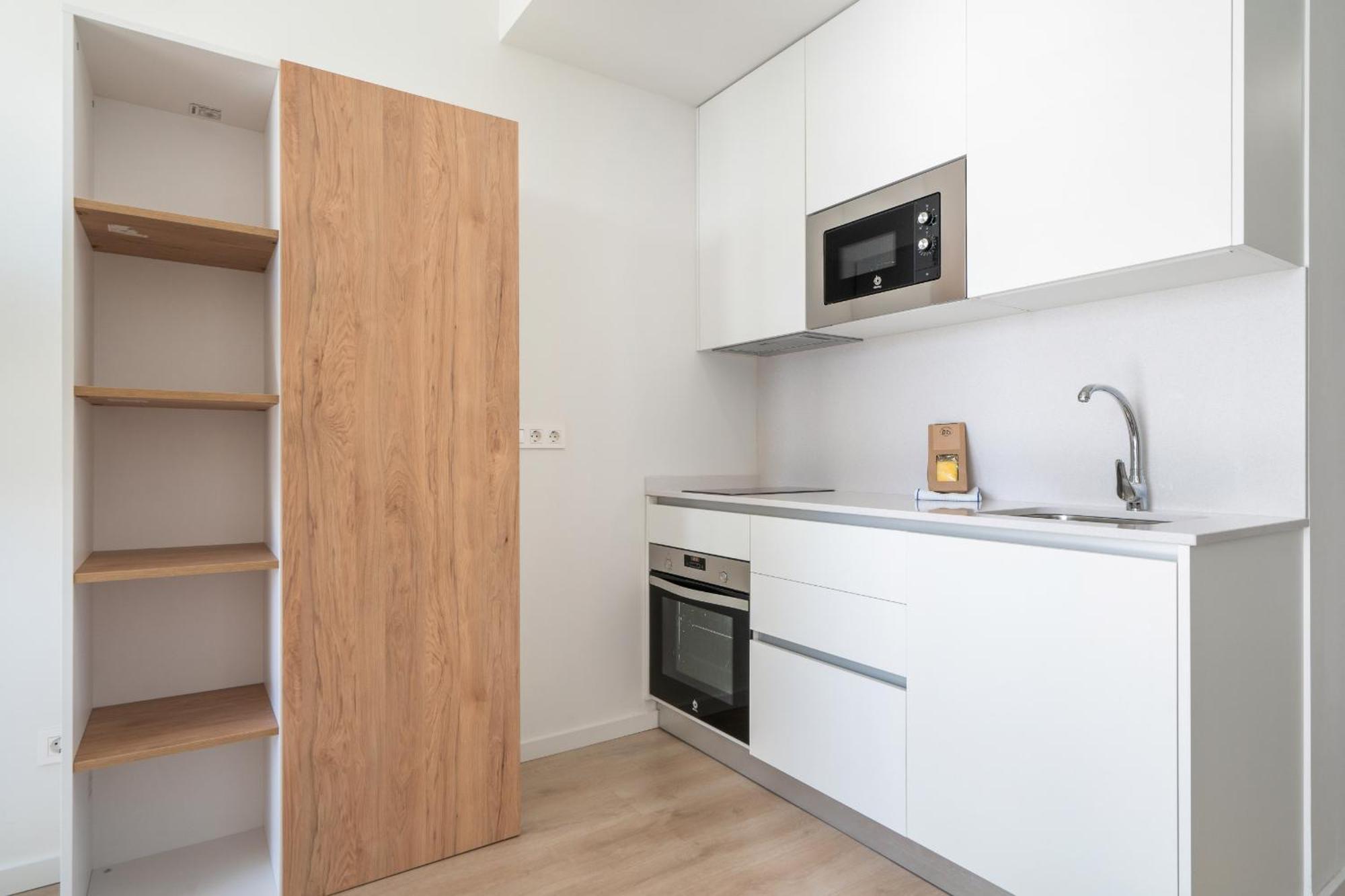 Loft Reformado Industrial Con Garaje Alquiler Temporal Appartement Madrid Buitenkant foto